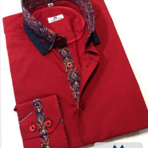 Camisa roja con detalles de diseño 11